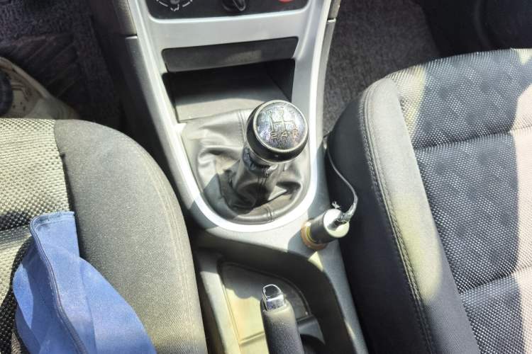 Used Peugeot 307 2010 Hatchback 1.6L Manual Comfort Edition Gear Lever