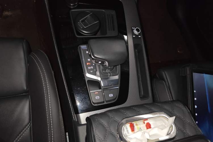 Used Audi Q5L 2022 Updated 40T Luxury Dynamic Edition Gear Lever