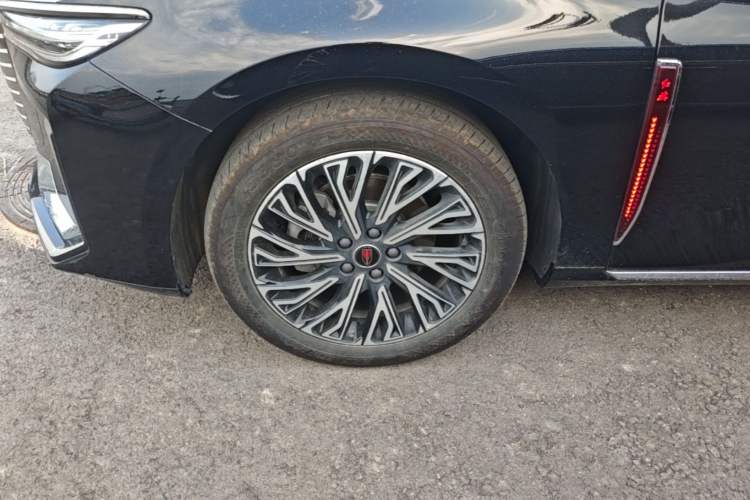 Used Hongqi H5 2025 2.0T Automatic Flag Edition – 500 000 Units Commemorative Version