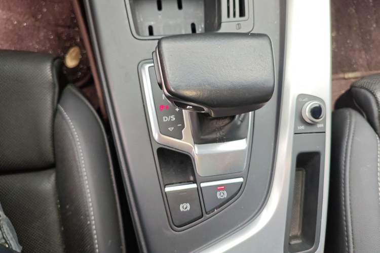 Used Audi A4L 2020 40 TFSI Fashion Dynamic Model Gear Lever