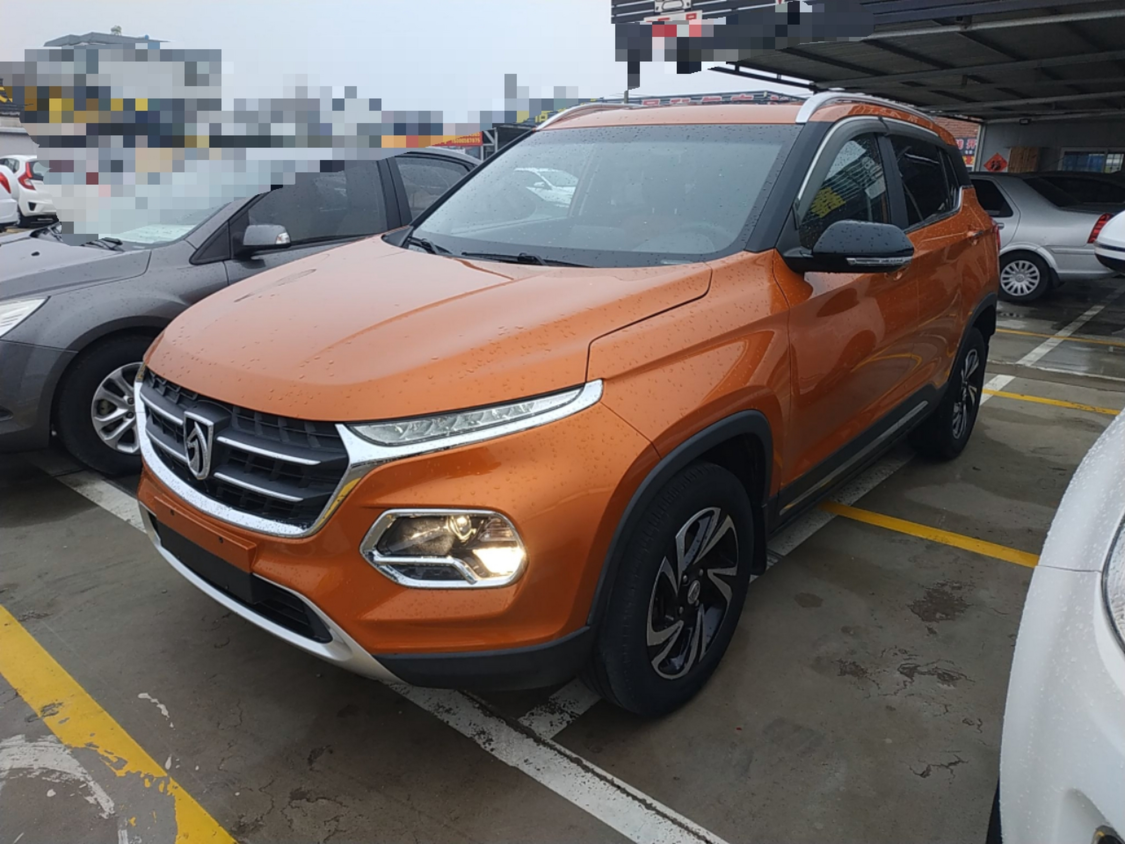 Под передней частью автомобиля