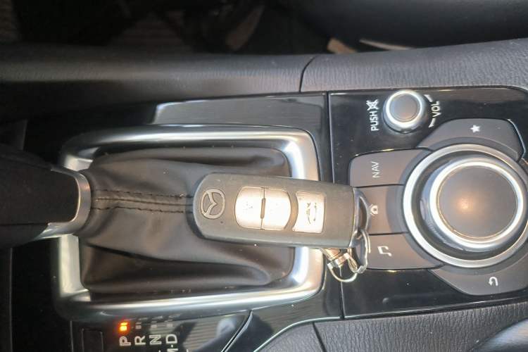 Used Mazda Mazda 3 Axela 2016 Sedan 1.5L Automatic Luxury Model