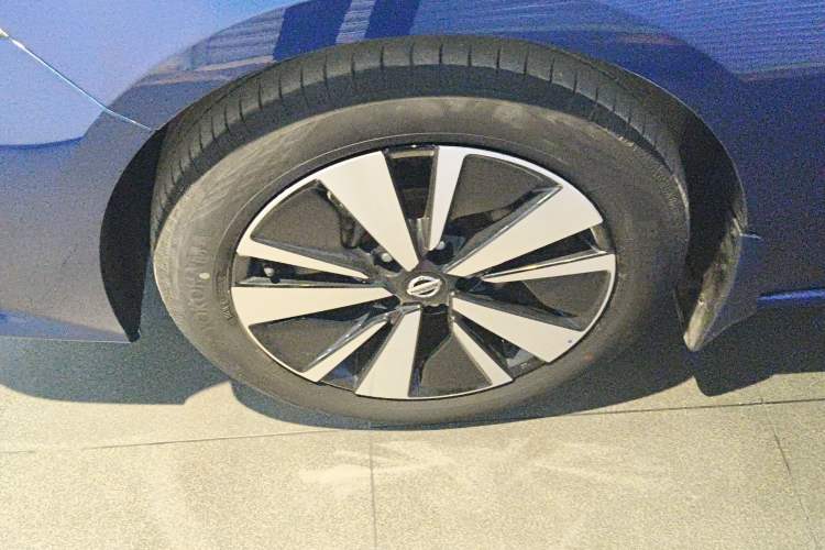 Used Nissan Teana 2021 2.0L XL Upper AD1 Smart Drive & Navigation Edition Left Front Wheel Hub