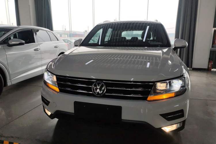 Used Volkswagen Tiguan L 2019 Revised 330TSI Automatic Two-Wheel Drive Smart & Luxury Edition China VI Standard
