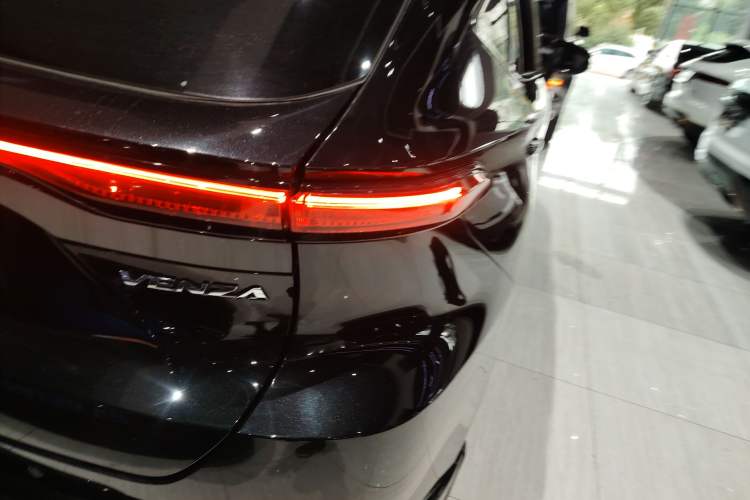 Used Toyota Venza 2022 2.0L CVT Two-Wheel Drive Prestige Edition