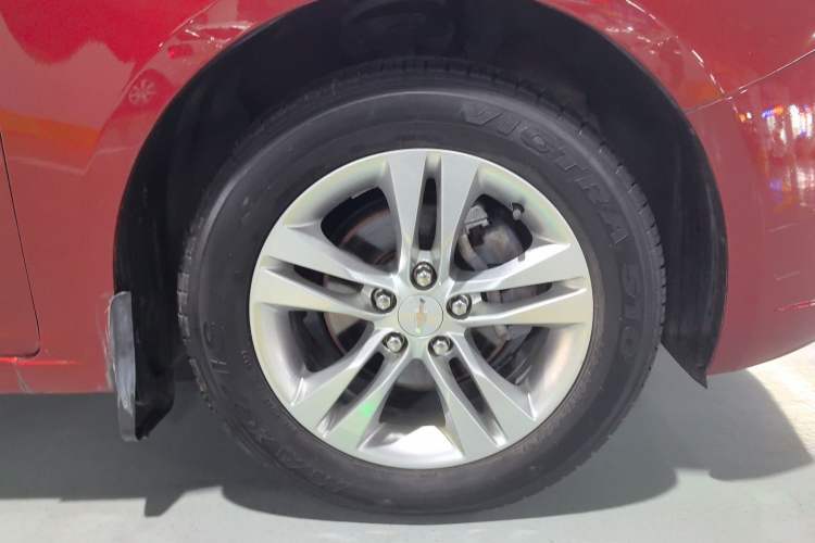 Used Chevrolet Cruze 2015 1.5L Classic SE AT Right Rear Wheel Hub