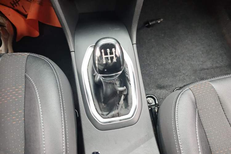Used Chery Tiggo 3X 2018 1.5L Manual Elite Edition Gear Lever