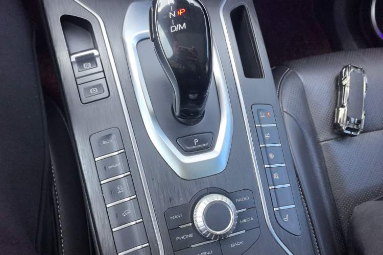 Used Wey VV6 2020 2.0T Two-Wheel Drive Smart Enjoyment+