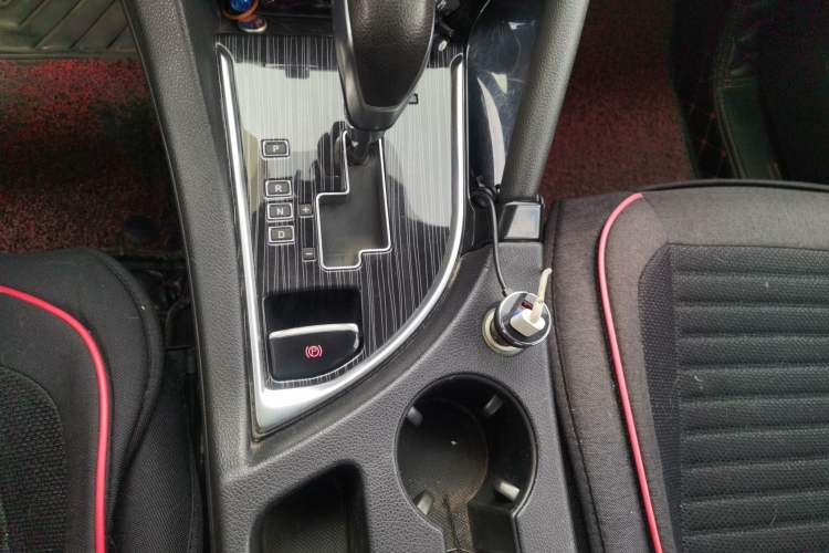 Used Dongfeng Aeolus AX7 2016 2.0L Automatic Zhiyi Trim Gear Lever