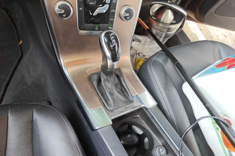 Used Volvo XC60 2015 T5 Smart Upgrade Model Gear Lever