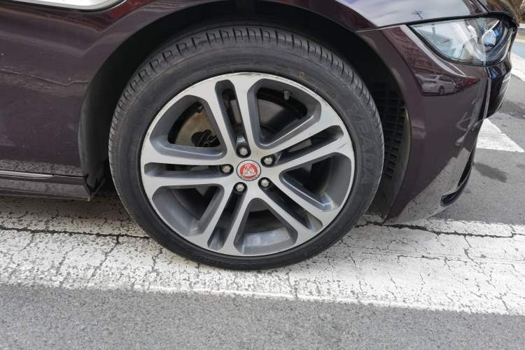 Used Jaguar XEL 2021 2.0T 250 PS R-DYNAMIC S Advanced Sport Edition Right Front Wheel Hub