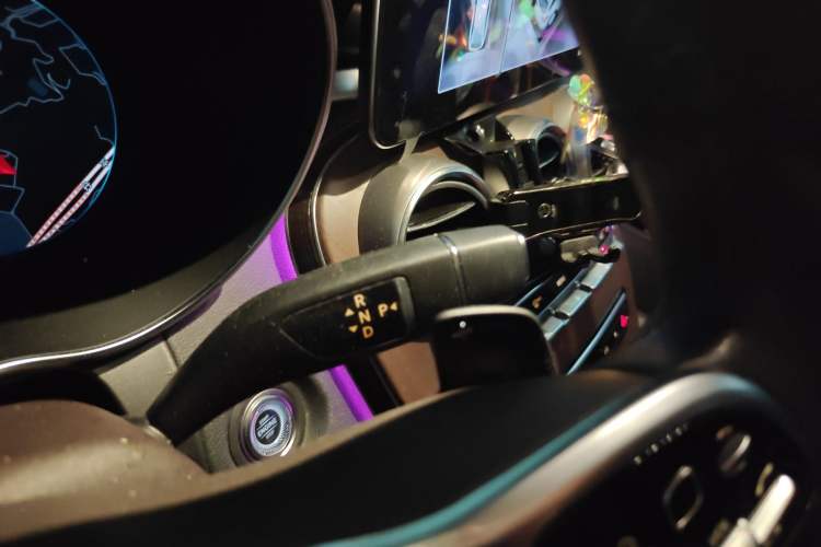 Used Mercedes-Benz GLC 2020 Facelift GLC 260 L 4MATIC Luxury Edition Gear Lever