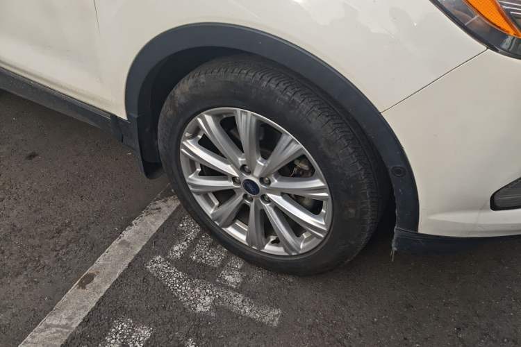 Used Ford Kuga 2017 EcoBoost 245 Four-Wheel Drive Titanium Edition Right Front Wheel Hub