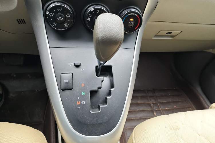 Used Toyota Verso 2015 180E CVT Crossover Edition
