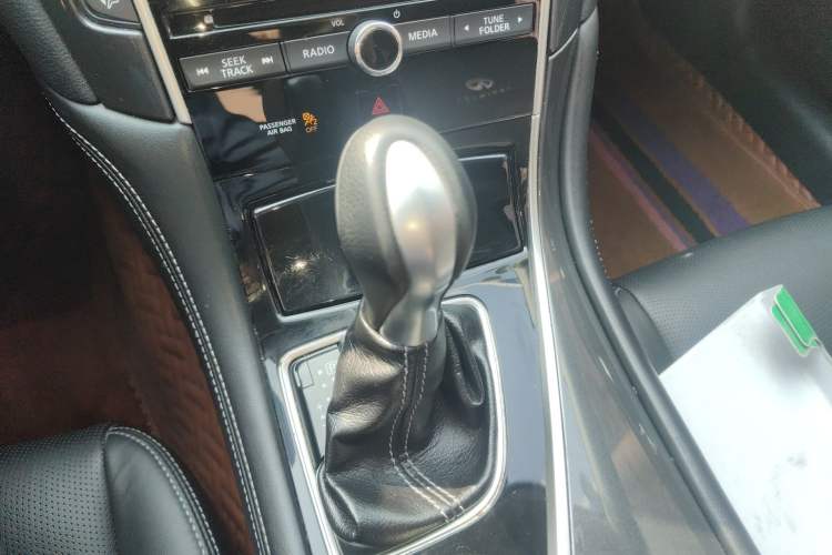 Used Infiniti Q50 2014 2.0T Comfort Edition Gear Lever