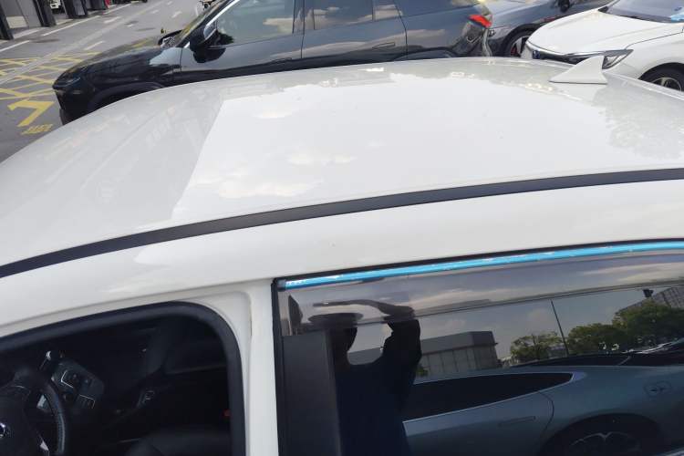 Used ORA iQ 2018 High-Range Version Smart Connectivity Model