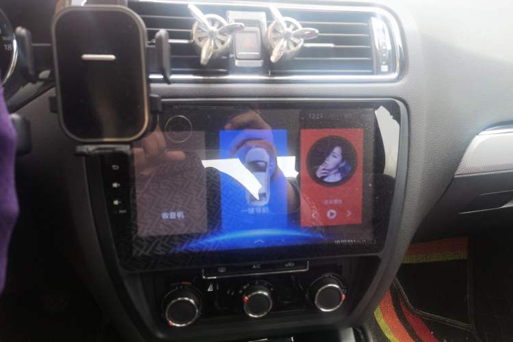 Used Volkswagen Sagitar 2017 1.6L Manual Comfort Model Audio And AC Panel