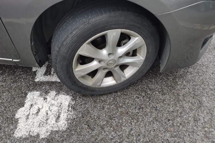 Used Nissan Tiida 2011 1.6L CVT Smart Version Right Front Wheel Hub