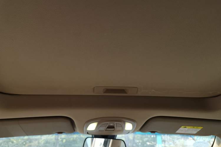 Used Baojun 730 2017 1.8L iAMT Prestige Version 7 Seats Headliner