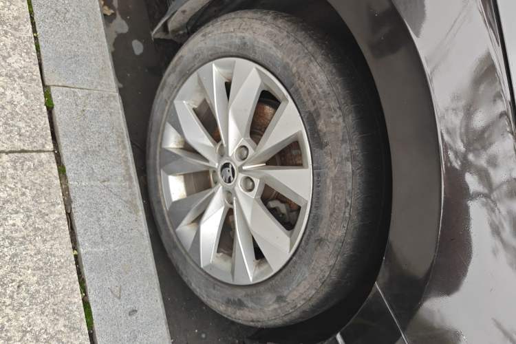 Used Skoda Superb 2018 TSI280 DSG Comfort Edition China V Standard Right Front Wheel Hub