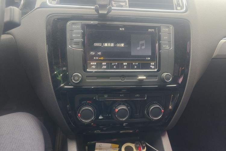 Used Volkswagen Sagitar 2017 1.6L Manual Comfort Model Audio And AC Panel