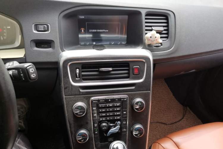 Used Volvo V60 2014 T5 Zhiya Edition
