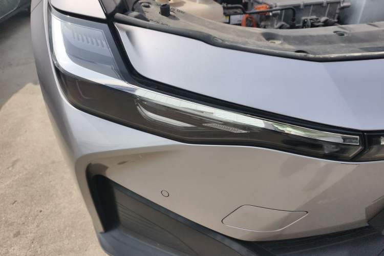 Used Toyota bZ3 2023 517 km Elite PRO Right Front Headlight