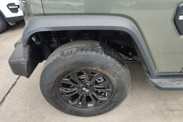 Used 212 T01 2024 2.0T Explorer Left Front Wheel Hub