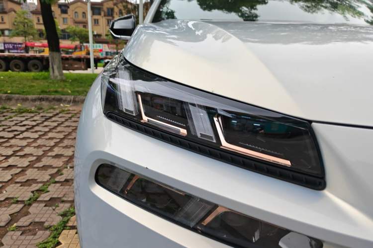 Used AION V 2021 Plus 70 Super Fast Charging Version Ternary Lithium
