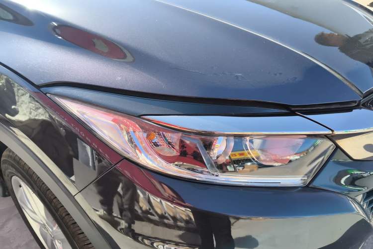 Used Honda Vezel 2020 220 TURBO CVT Elite Edition Right Front Headlight