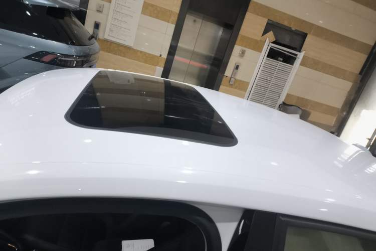 Used Volkswagen Sagitar 2017 230TSI Automatic Comfort Version Roof