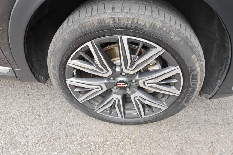 Used Hongqi HS5 2022 Facelifted Version 2.0T Smart Connect Flagship All-Wheel-Drive Edition Right Front Wheel Hub