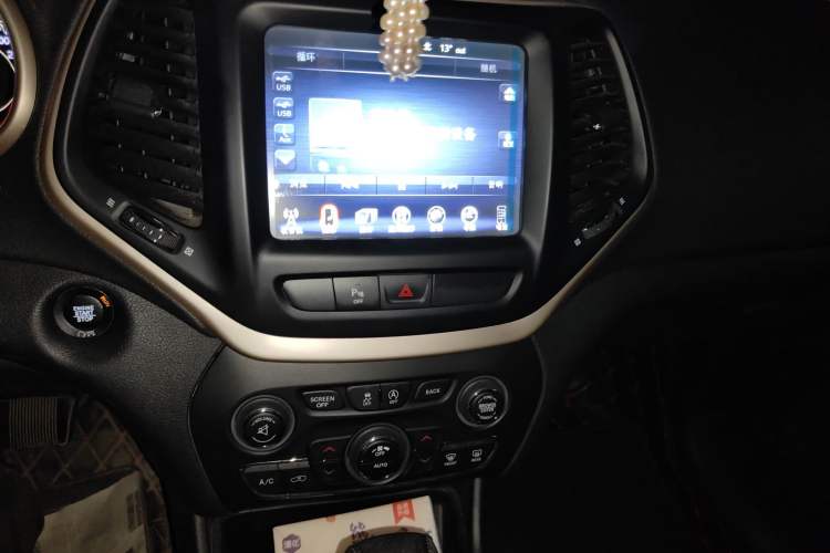 Used Jeep Cherokee 2017 2.0L Superior Edition
