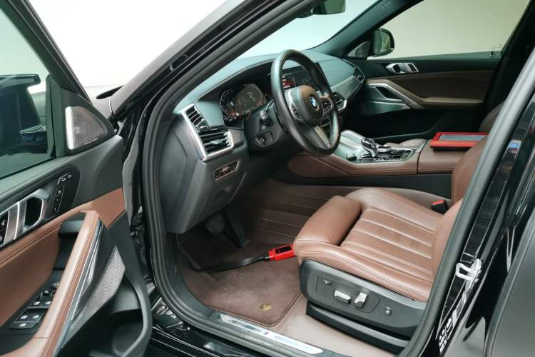 Used BMW X6 2022 Second Facelift xDrive40i M Sport Package Driver Seat