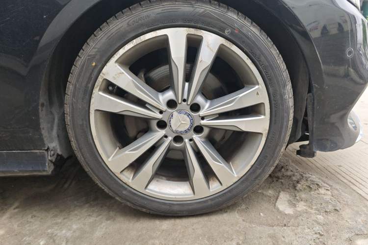 Used Mercedes-Benz E-Class 2014 Restyled E 260 L Sport Edition Right Front Wheel Hub