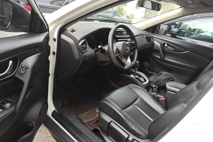 Used Nissan X-Trail 2017 2.0L CVT Comfort Edition 2WD Driver Seat