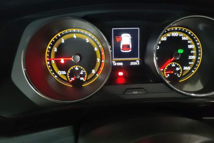 Used Volkswagen Tiguan L 2020 330TSI Automatic Two-Wheel Drive Panoramic Comfort Edition China VI Standard Odometer Close Up