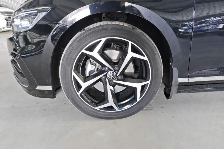 Used Volkswagen Magotan 2023 2 Million Units Limited Edition 330TSI DSG Leading Version
