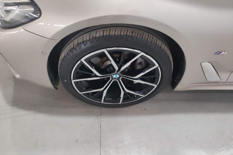 Used BMW 5 Series 2021 530Li Luxury Edition M Sport Package Left Front Wheel Hub