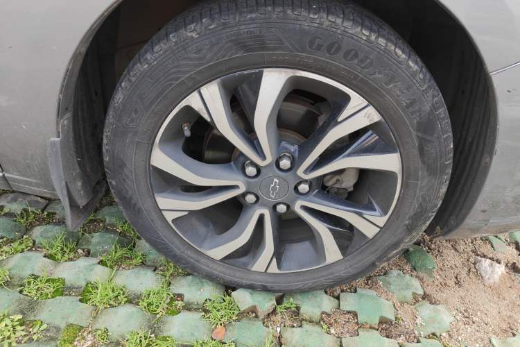 Used Chevrolet Monza 2019 RS 330T Automatic Comfort Edition China VI Standard Right Front Wheel Hub