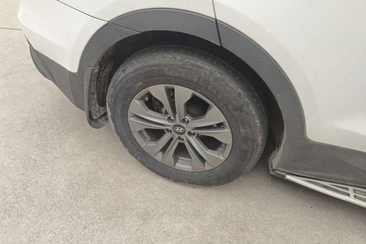 Used Hyundai Santa Fe 2013 2.4L Automatic Two-Wheel Drive Smart Version