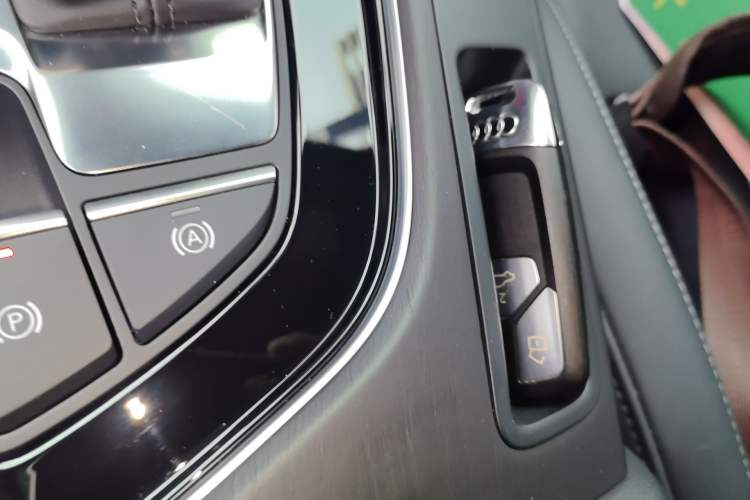 Used Audi A4L 2024 40 TFSI Luxury Dynamic Edition (Starry Night Version)