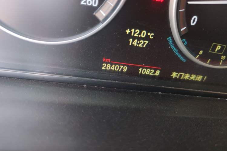 Used BMW 5 Series 2013 530Li Leading Model Odometer Close Up