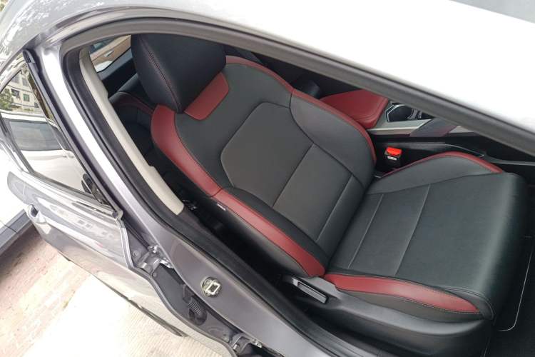 Used Geely Auto Coolray 2020 Facelift 240T DCT Hunter
