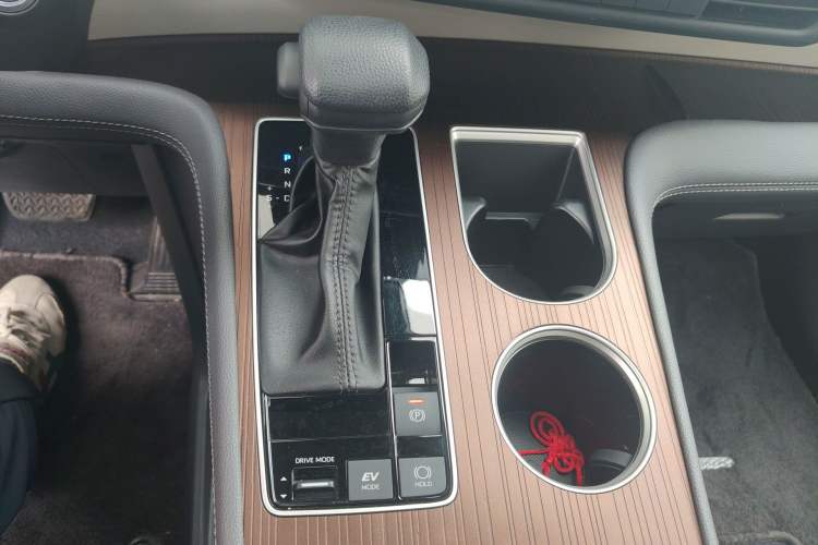 Used Toyota SIENNA 2021 2.5L Hybrid Comfort Edition Gear Lever