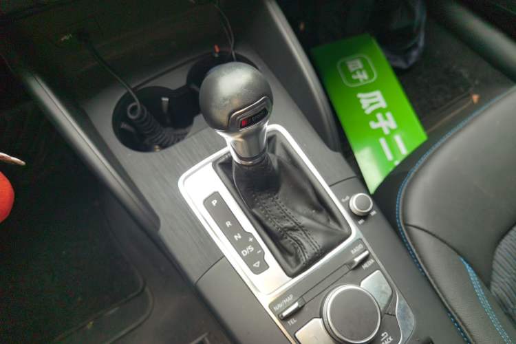 Used Audi A3 2020 Sportback 35 TFSI Fashion Edition China VI Emission Standard Gear Lever