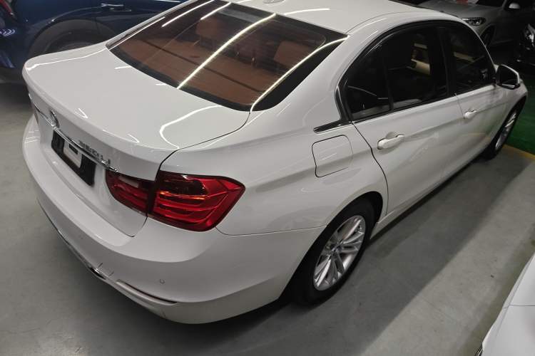 Used BMW 3 Series 2014 320Li Fashion Model Rear Right 45 Deg