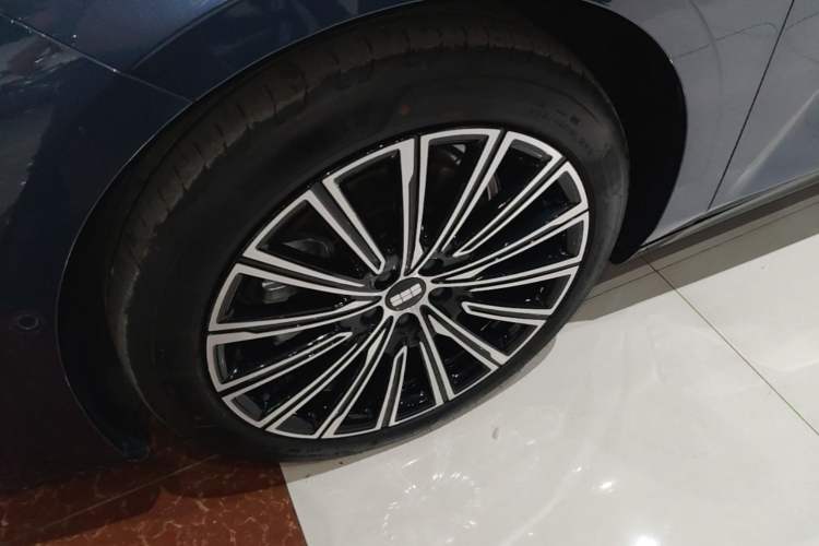 Used Geely Galaxy 8 2025 130km EM-P Starship Edition
