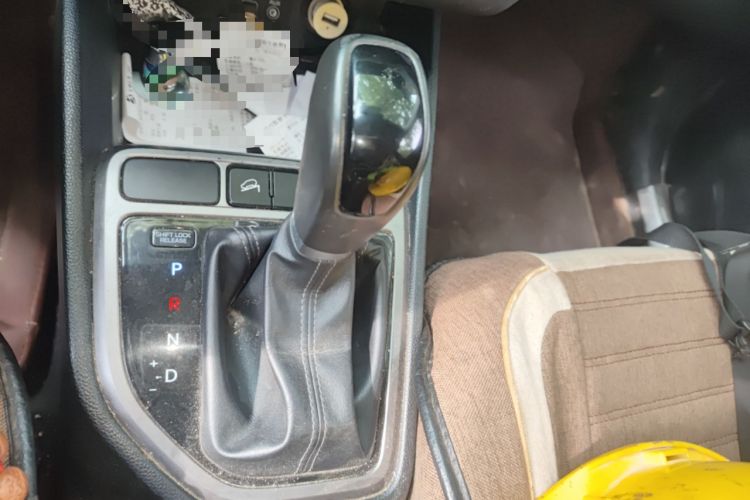 Used Hyundai ix25 2015 1.6L Automatic Two-Wheel Drive Smart GLS Trim Gear Lever