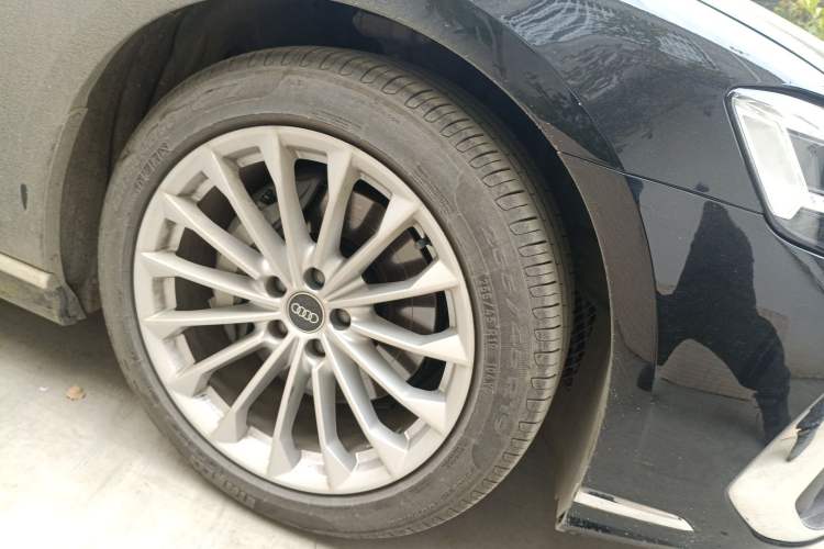 Used Audi A8 2024 A8L 45 TFSI quattro Luxury Model Right Front Wheel Hub